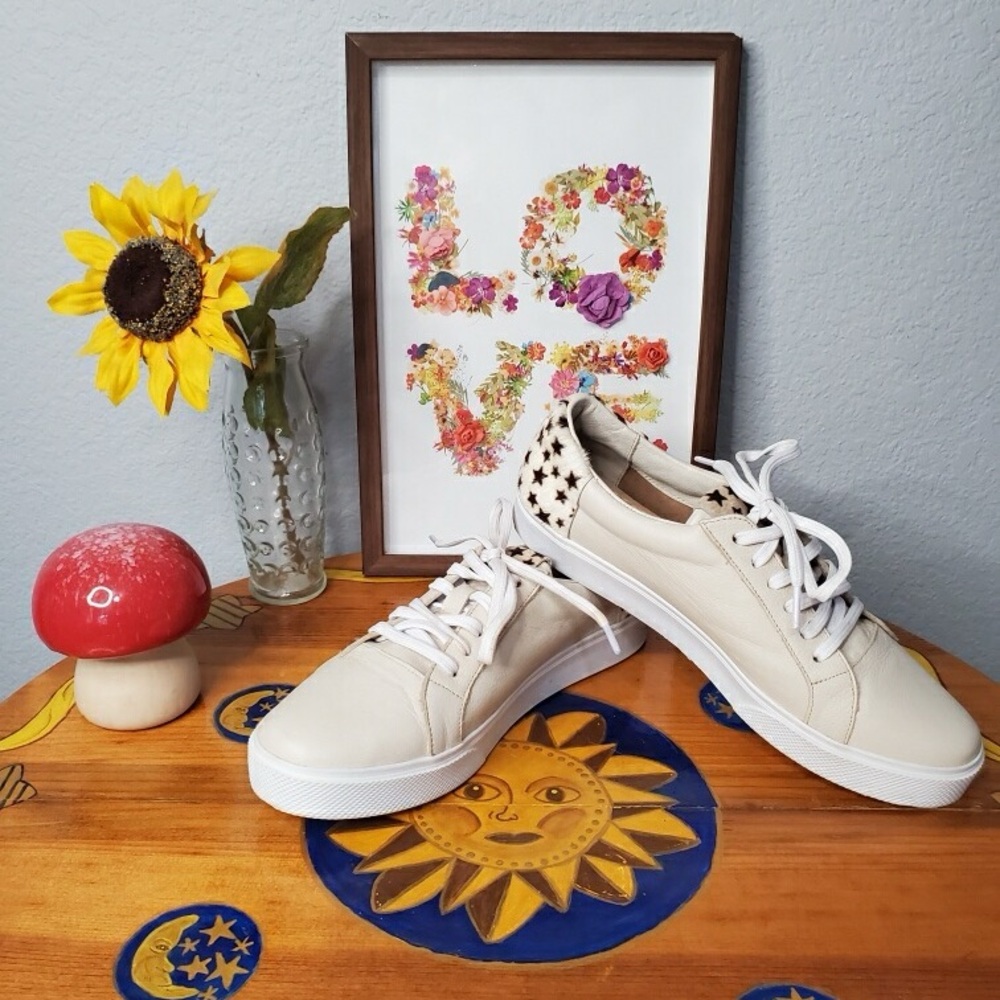 Kaanas Sneaker Size 9